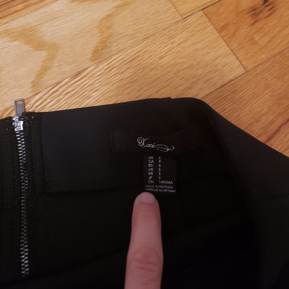 Black Skirt - Picture 4 of 4